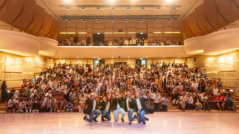 藝文中心首次在週六晚間舉辦藝文活動，吸引眾多東華師生與社區民眾共襄盛舉。