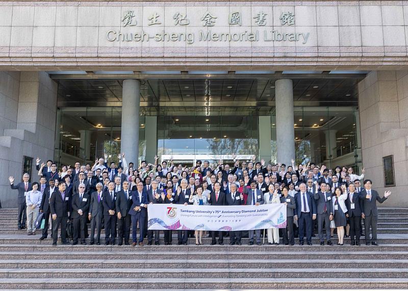 「世界大學校長論壇」合影。（圖／淡江大學提供）