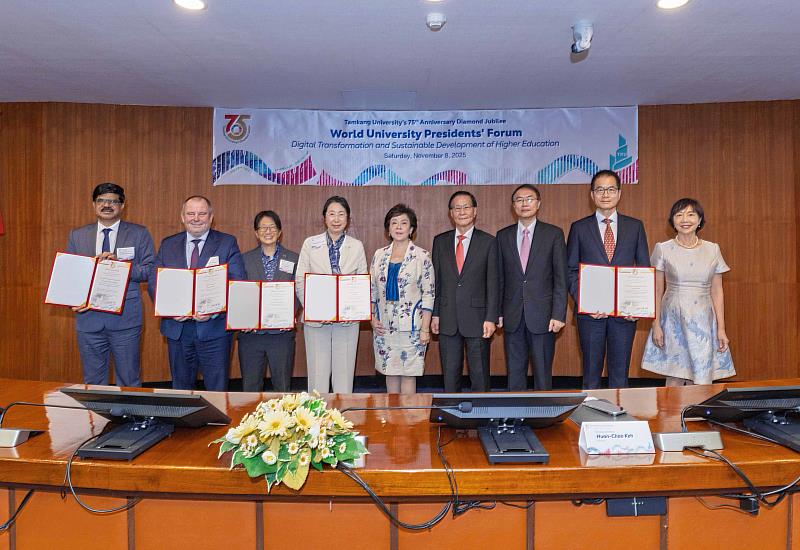 「世界大學校長論壇」，邀請4所姊妹校校長與淡江學術副校長許輝煌，聚焦「高等教育的數位轉型與永續發展」主題。（圖／淡江大學提供）