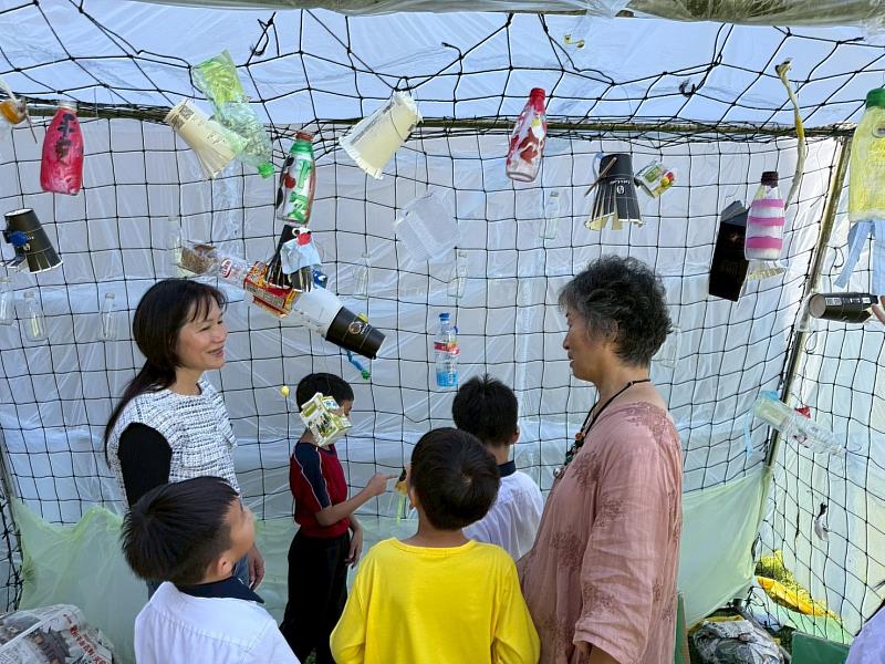 二年級學生作品－海底世界過新年分享、導覽。