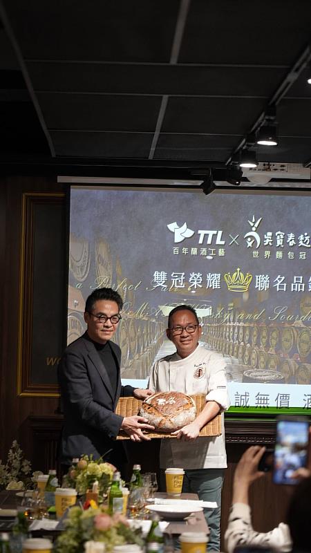 讓世界嚐見台灣！台酒×吳寶春麥方店推15週年限定酸種麵包