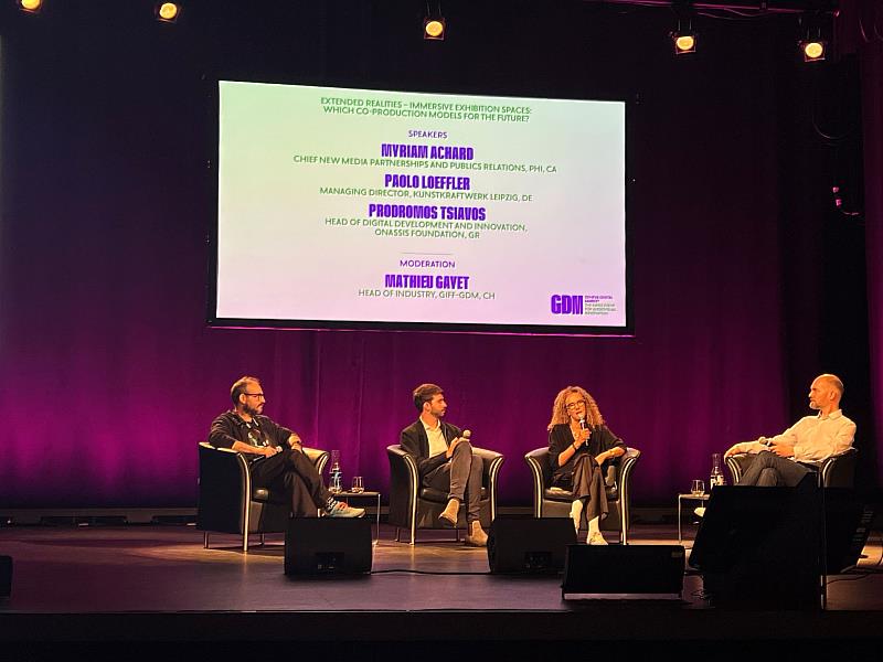 市場展國際合製專題論壇：PHI藝術中心新媒體主管Myriam Achard、希臘Onassis基金會數位發展與創新部主管Prodromos Tsiavos分享與臺灣團隊共創「之間」的歷程（巴文中心提供）