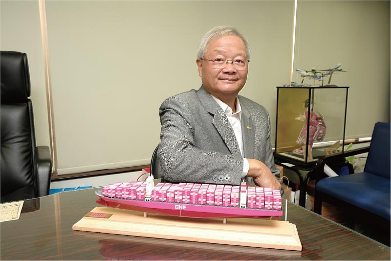 崴航國際股份有限公司曾俊鵬董事長獲頒「優良商人」獎項