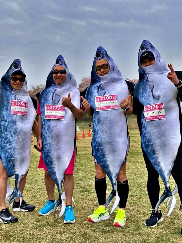 有趣的變裝參賽者。