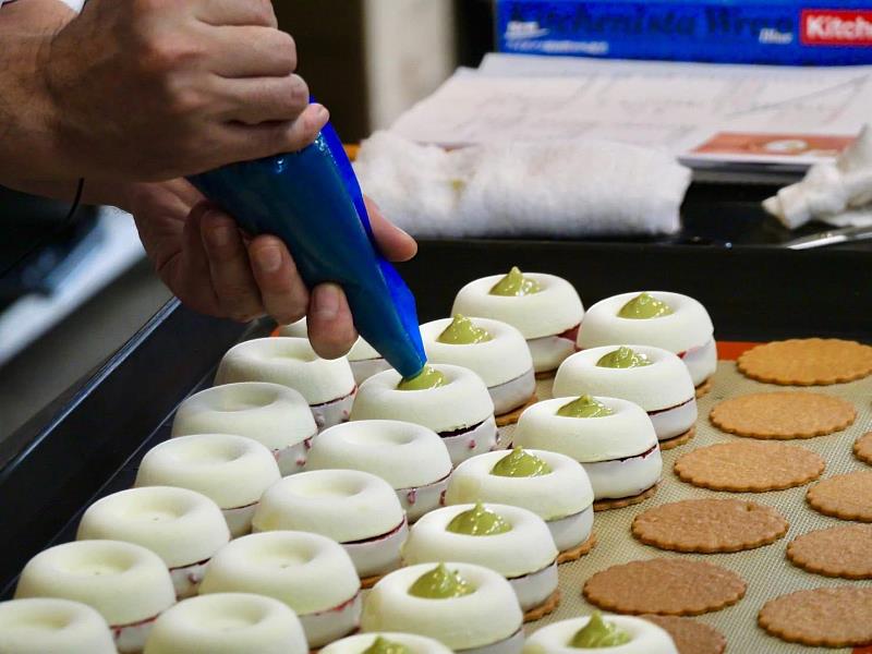 景文科大與東京製菓學校、台灣蛋糕協會、淡水商工舉辦國際甜點大師講座