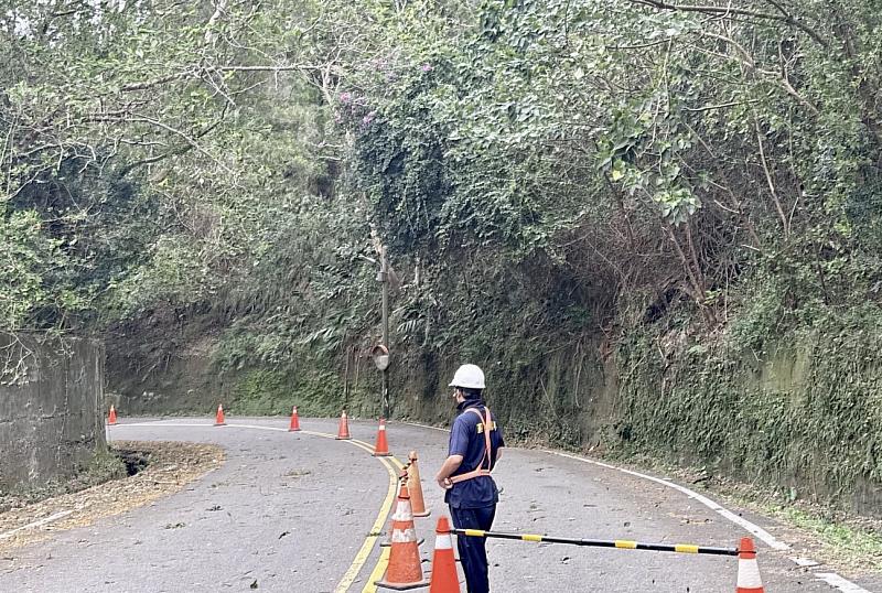 新竹市政府面對因強風造成災情，立即啟動應變，盡速恢復市容及維護公共安全。