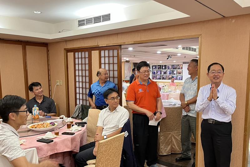 侯志正副校長於活動現場致詞，向澎湖校友表達母校關懷與祝賀。