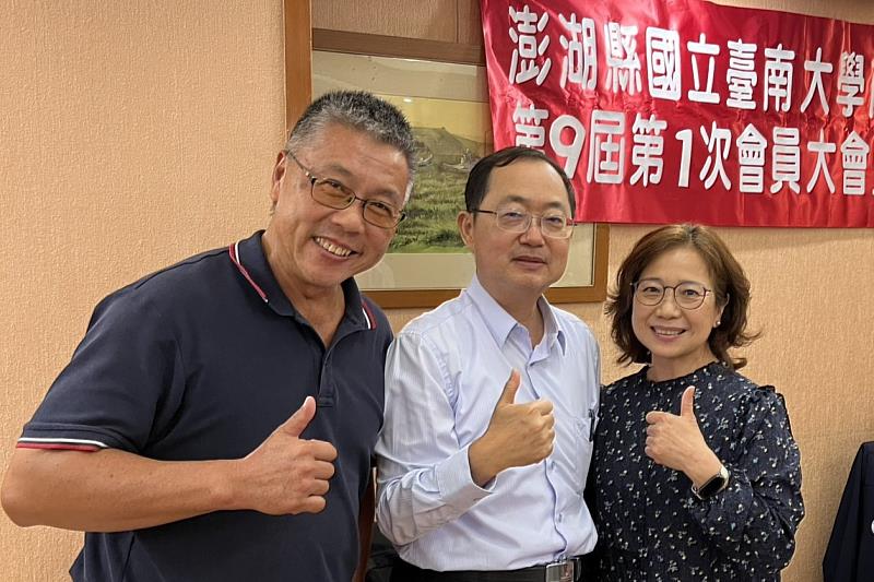 與會成員交流近況，溫馨互動展現校友情誼。