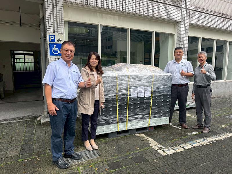 漢源實業捐贈易安特系統模板（照片/校方提供）