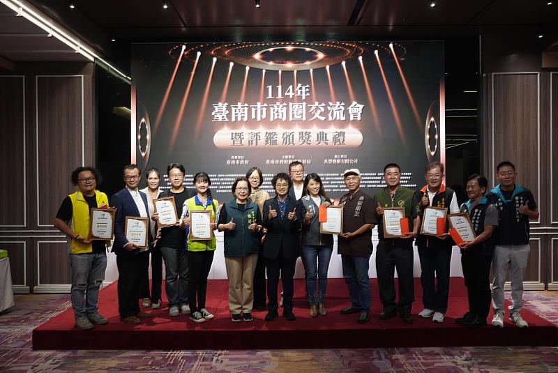 貴賓與優良商圈代表合照