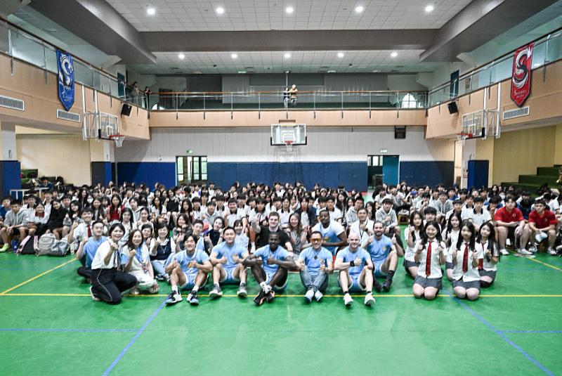 Kevin Atlas走進康橋 以生命故事談自信與正向力量