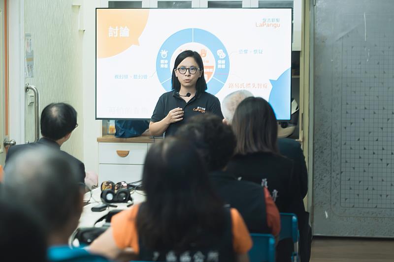 盤古銀髮曾筱芸營運長