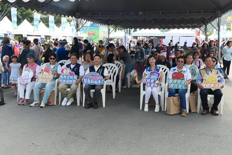 臺東健康嘉年華嗨翻市民廣場 上千人「FUN心醫起動」