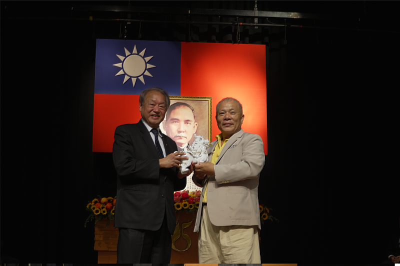 表揚正修之光陳財佑校友