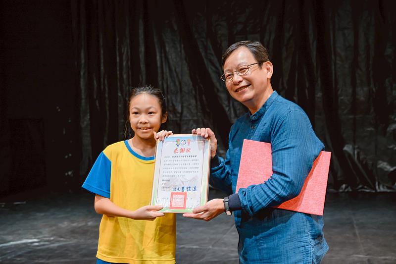 台積電文教基金會獨家贊助臺南藝術節教育專場，邀請臺南各地中小學逾1,500學童進入劇場。