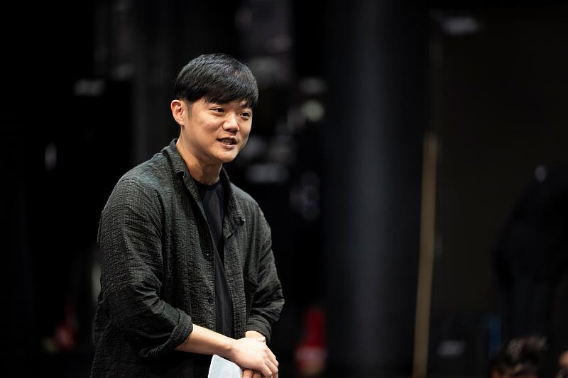 翃舞製作藝術總監賴翃中分享《羽人》的創作理念。（李欣哲攝影，翃舞製作提供）