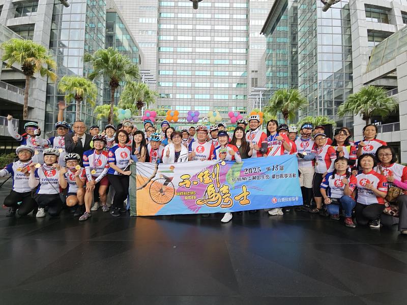 騎出勇氣、篩出希望 不倒騎士以生命行動喚醒全民防癌力