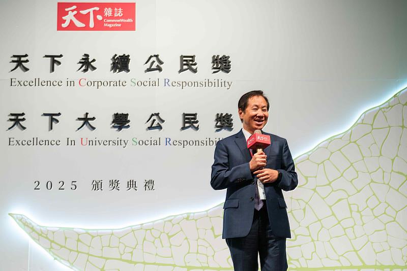 張國恩校長親自出席領獎，他強調：「教育的價值不在競爭，而在共好。唯有當教育成為共學的力量，社會才會真正邁向永續。」