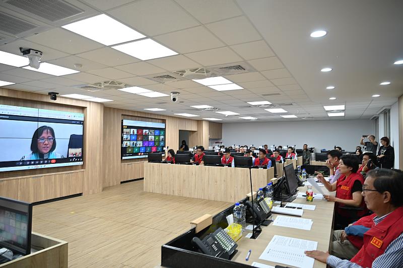 饒縣長視察災害應變中心 指示全力做好防災應變與準備