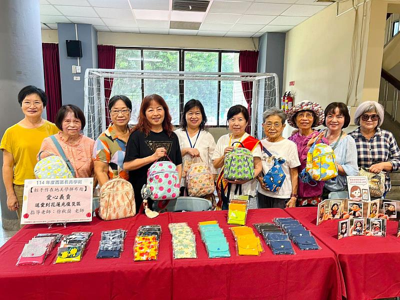 拼布義賣送暖花蓮災區 臺中市西區長青學苑打造樂齡學習新典範