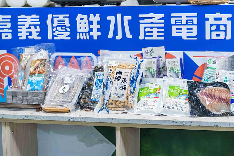 嘉義優鮮水產電商慶開幕，翁章梁直播加碼前200名下單免運