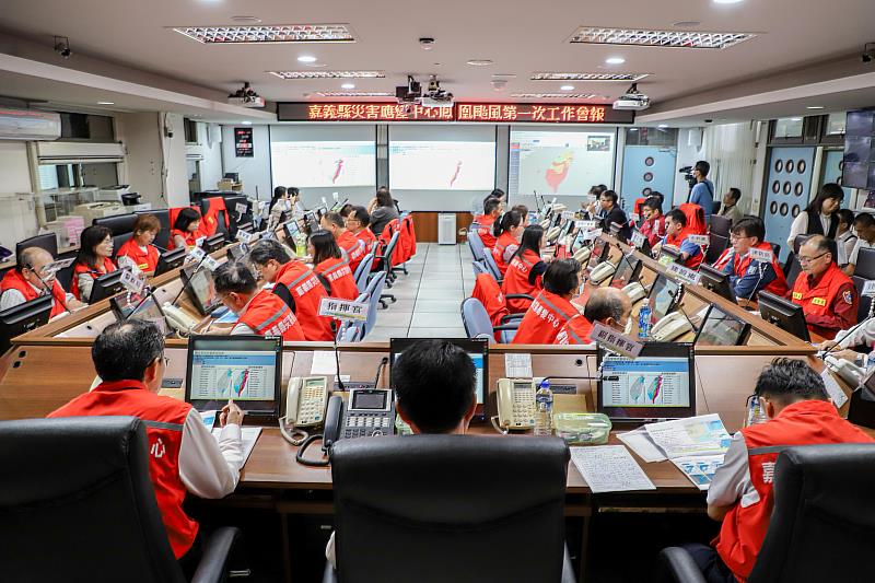 嘉義縣災害應變中心鳳凰颱風第1次工作會報-1