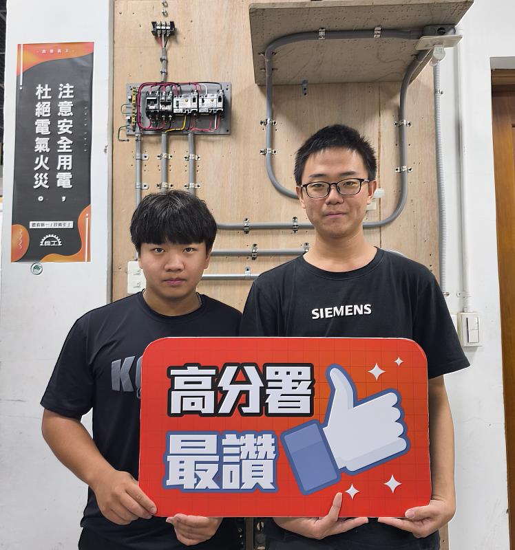 紀軍焱（右）將與全世界的好手同台競技。