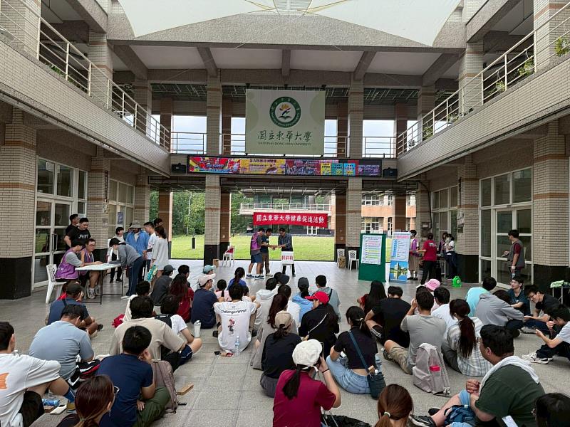 摸彩中學務長加碼獎氣氛拉到最高。