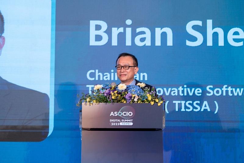 圖5 : 軟體公會沈理事長強調臺灣資服業以創新轉型，攜手國際打造永續AI生態系，連結亞洲與世界。