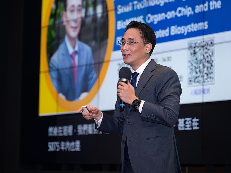 越南國立河內工程技術大學校長 Prof. Chu Duc Trinh，擔任工學院「熊貓講座」主講人。（圖／淡江大學提供）
