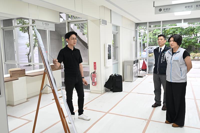 視察全新臺東市衛生所看診環境 饒慶鈴宣布基層醫護「加薪升等」