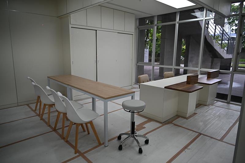 視察全新臺東市衛生所看診環境 饒慶鈴宣布基層醫護「加薪升等」