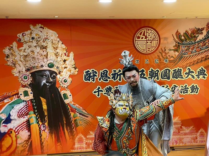 記者會現場特別安排「大道公醫虎喉」精彩表演，吸引眾多目光。