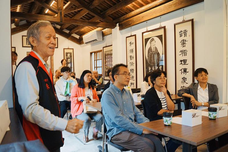 圖2 客委會古秀妃主委(右)訪視縣定古蹟朱氏家廟