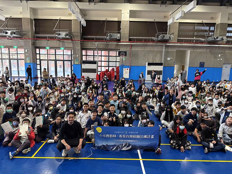 公播映後大合影