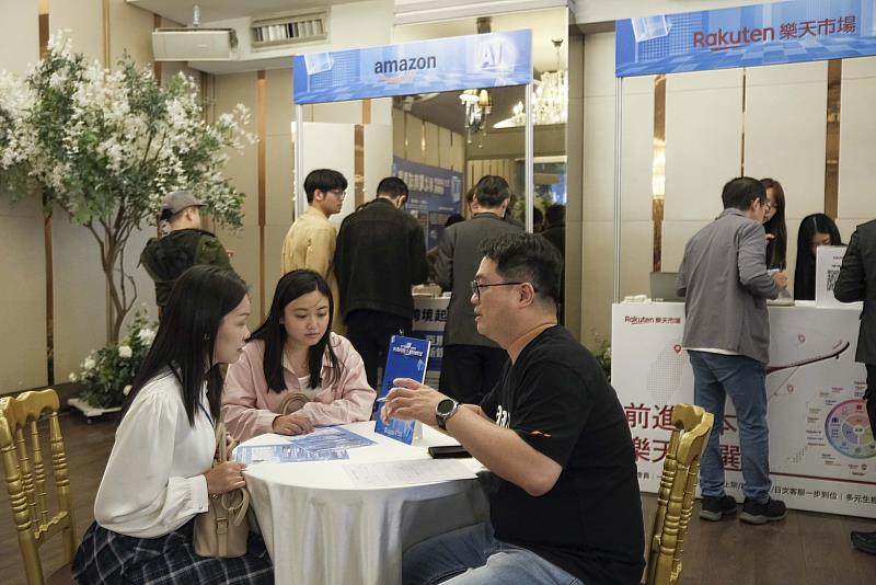 今（114）年新北電商學院提供「電商培訓系列課程」、進階專案輔導」「電商諮詢輔導」及「國際商機媒合會」4大服務，共295家企業及逾1900人次參與