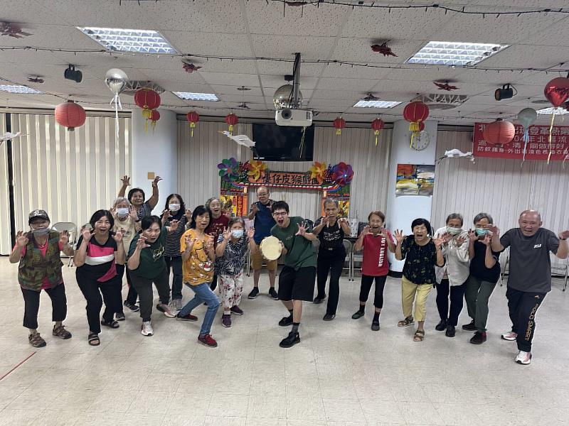 2025「開元試場」系列活動由斜槓青年創作體與里民共創社區劇場，讓市場空間成為世代交流的藝文平台