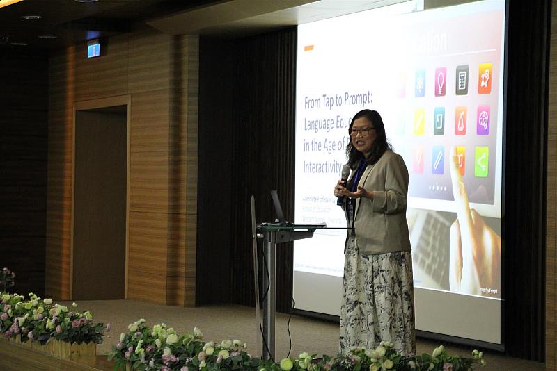 澳洲西雪梨大學副教授Dr. Lynde Tan於發表專題演講，探討生成式AI如何重塑語言教育，引發教育者深思新挑戰。