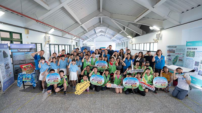 山佳國小開幕式大合影。