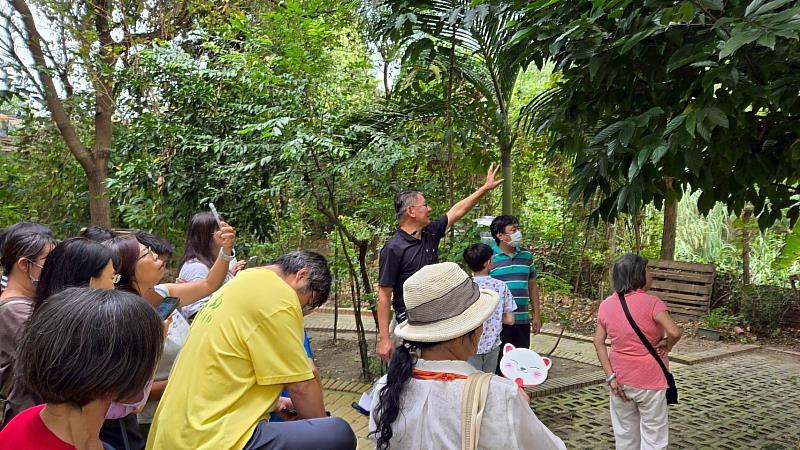 信義房屋社區一家帶民眾認識台灣瀕危植物。