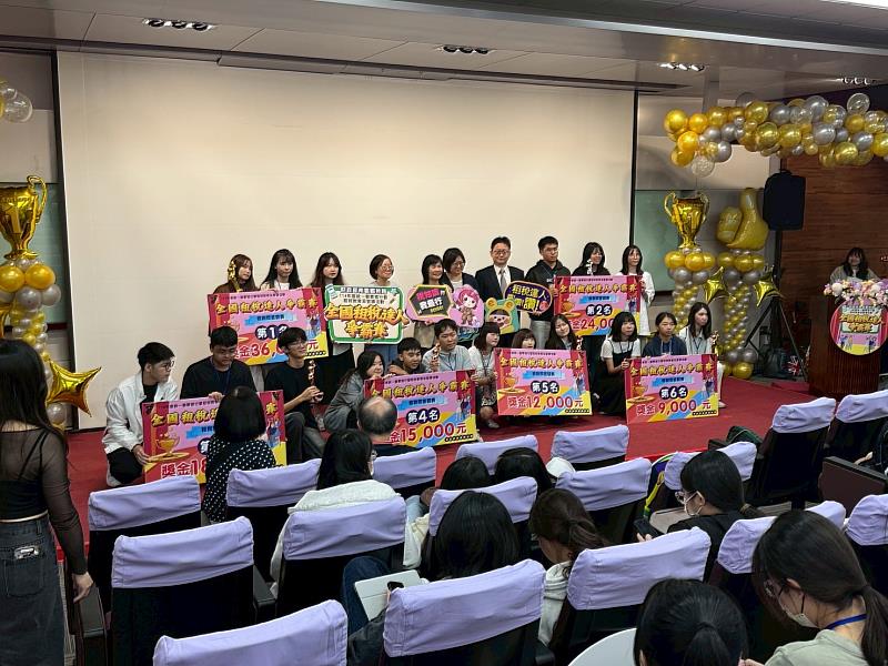 得獎隊伍大合照。