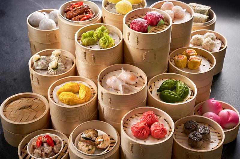 創意粵菜粵亮廣式料理推出「靚港點商業午餐套餐券」，一次品味10道港式精緻點心，售價899元。