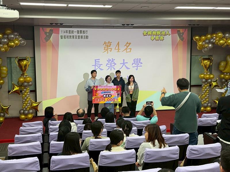 「計算機」隊合影留念。