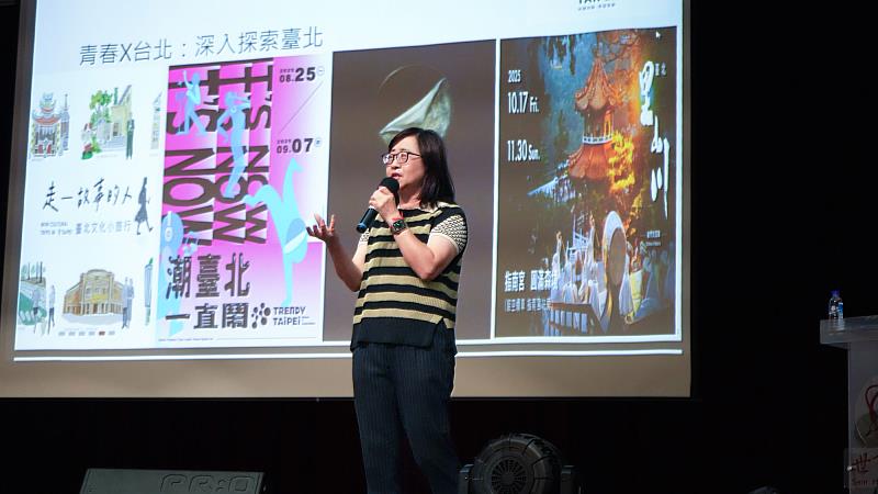 臺北市副市長林奕華回到世新大學演講分享青年政策。（世新大學提供）