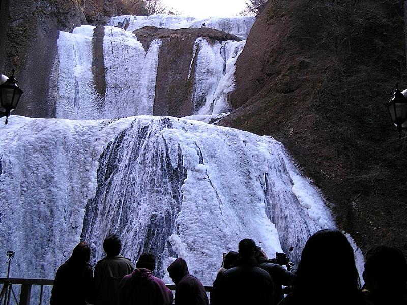 袋田瀑布冬季會結冰，成為神奇又美麗的冰瀑。
