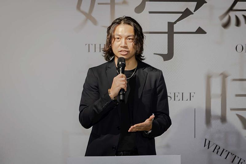 策展人張乃予致詞期盼透過文字與AI讓民眾能有不同的觀展體驗。