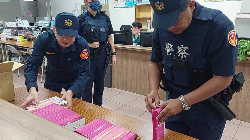 臺東縣太麻里地區農會交付員警普發現金袋作業