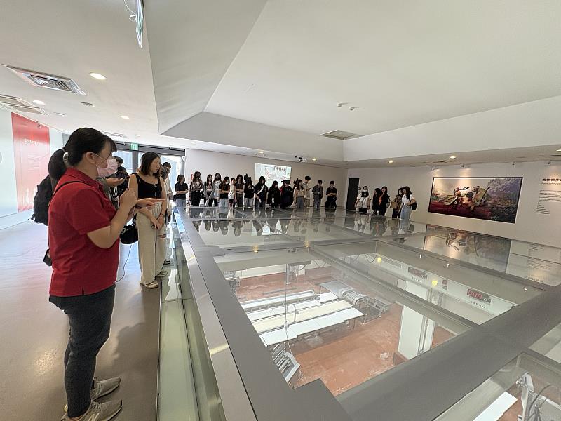 南華大學帶領學生至「良作工場農業文創館」參訪，並參觀豬肉分切場。