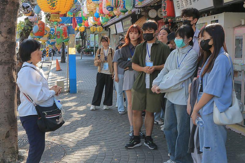 南臺科大USR團隊辦馬年神農街燈展 399學生參與創歷年新高