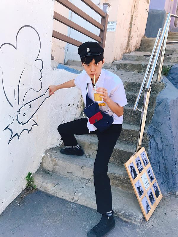 陽明交大醫學系學生陳穎弘，從工程師轉職考醫，勇敢追求人生夢想。